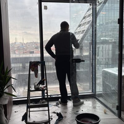 cam temizliği çalışan ekip