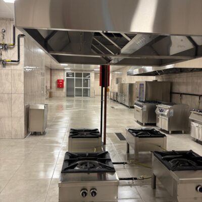 Endüstriyel mutfak zemin temizliği – profesyonel ekipmanlarla hijyenik temizlik – SGT Temizlik İstanbul